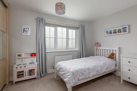 2 bedroom terraced house for sale, Field Bank, Horley, Surrey, RH6