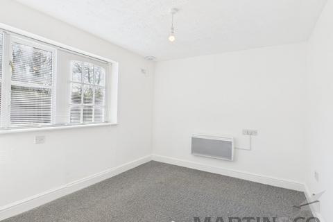 1 bedroom ground floor flat to rent, Bricket Lodge, Lye Lane