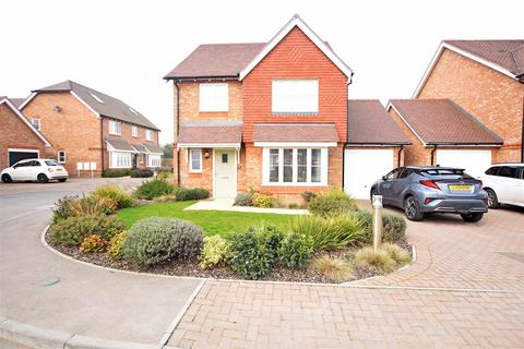 4 bedroom detached house for sale, Queen Court Close, Rainham