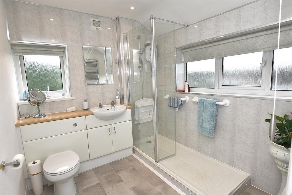 Spacious Shower Room