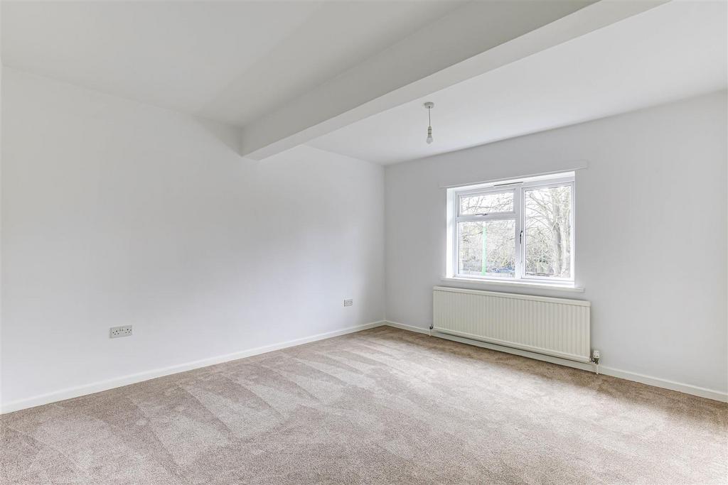15 Bedroom.jpg