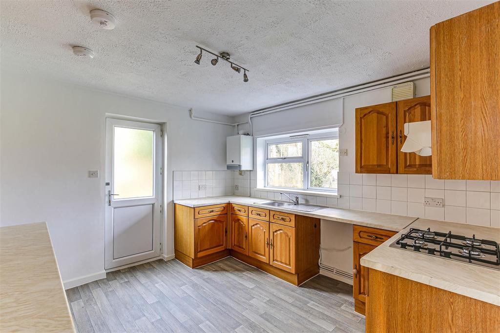 6 Kitchen.jpg