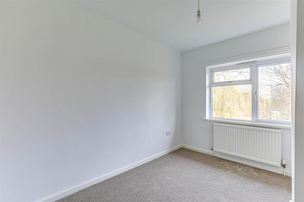 14 Bedroom.jpg