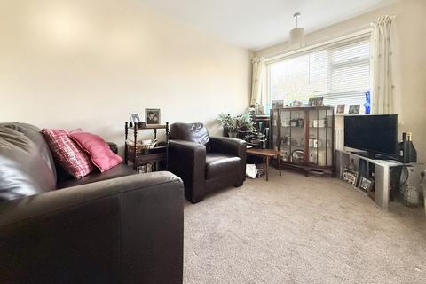 2 bedroom ground floor flat for sale, Avenue Road, South Norwood