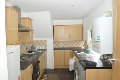 2 bedroom ground floor flat to rent, Tulip Street, Gateshead, NE10