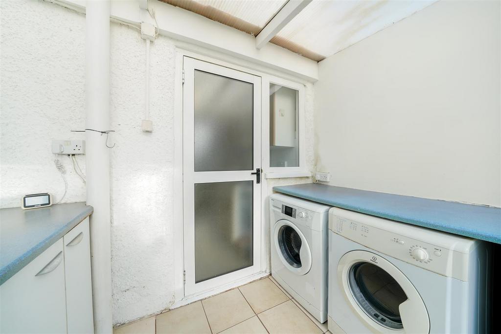 1 Tonfield Road - r Anfi6f JGYXsoti21 Fd Y.jpg