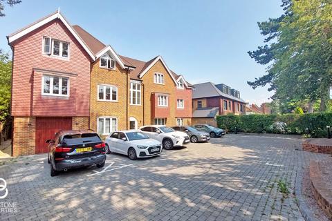 2 bedroom apartment to rent, Foxley Lane, Purley