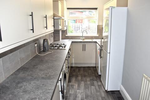 6 bedroom semi-detached house to rent, Yew Tree Road, Fallowfield, Manchester