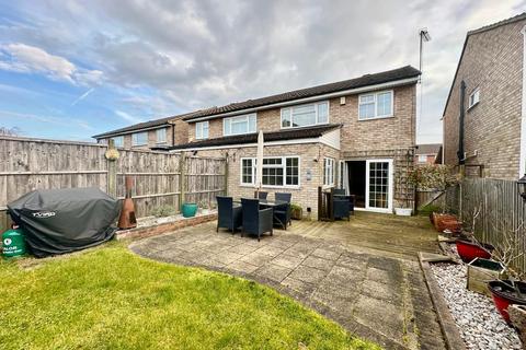 15 Valley Close, Waltham Abbey, EN9 2DU