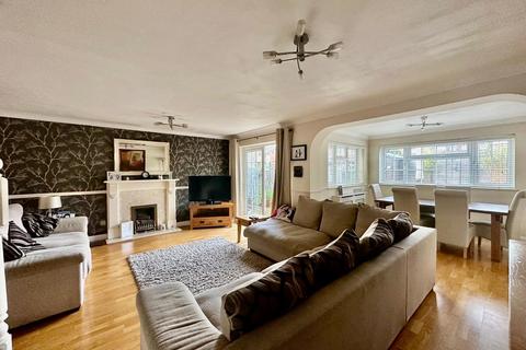 15 Valley Close, Waltham Abbey, EN9 2DU