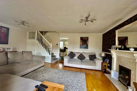 15 Valley Close, Waltham Abbey, EN9 2DU