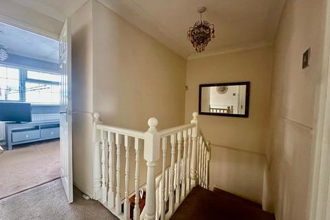 15 Valley Close, Waltham Abbey, EN9 2DU