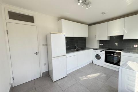 3 bedroom flat to rent, Algernon Road, London NW4