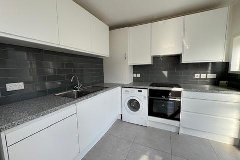 3 bedroom flat to rent, Algernon Road, London NW4