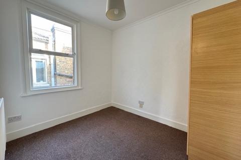 3 bedroom flat to rent, Algernon Road, London NW4