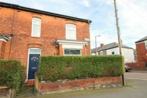 3 bedroom end of terrace house to rent, Dale Street, Stockport