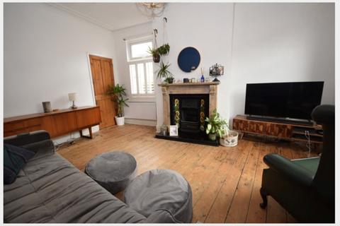 3 bedroom end of terrace house to rent, Dale Street, Stockport