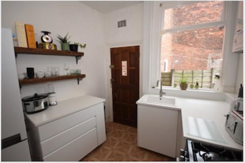 3 bedroom end of terrace house to rent, Dale Street, Stockport