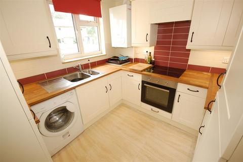 2 bedroom flat to rent, Grove Mead, Hatfield