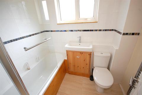 2 bedroom flat to rent, Grove Mead, Hatfield