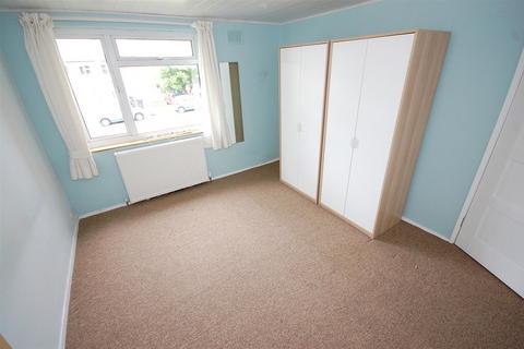 2 bedroom flat to rent, Grove Mead, Hatfield