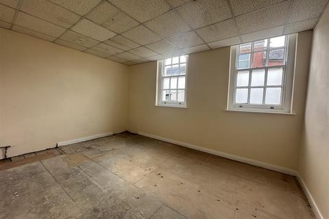 Retail property (high street) to rent, 1st floor office - 1 South Parade - Melton Mowbray