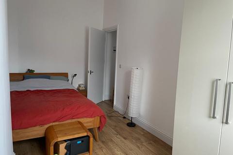 2 bedroom apartment to rent, Wastdale Road, London