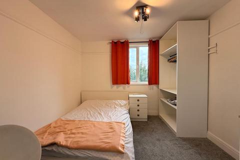 4 bedroom apartment to rent, Field End Road, Pinner HA5