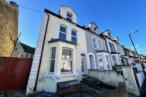 4 bedroom end of terrace house for sale, Grove Road, Rochester, Kent