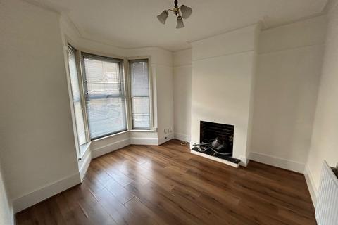4 bedroom end of terrace house for sale, Grove Road, Rochester, ME2