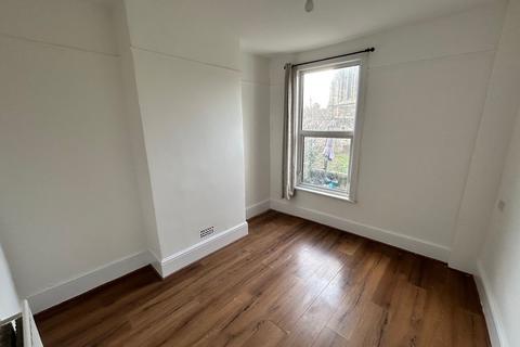 4 bedroom end of terrace house for sale, Grove Road, Rochester, ME2