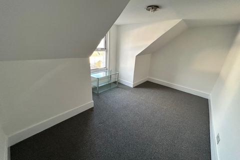 30 Grove Road, Rochester, ME2 4BX