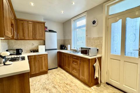 2 bedroom semi-detached house for sale, New North Road, Heckmondwike, WF16