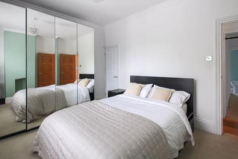 27 Vale Road, Northfleet, Gravesend, DA11 9RE