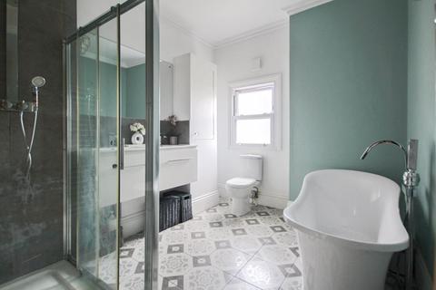 27 Vale Road, Northfleet, Gravesend, DA11 9RE