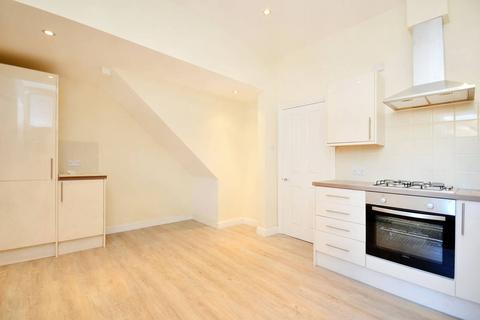 1 bedroom flat to rent, Merton High Street, South Wimbledon, London, SW19