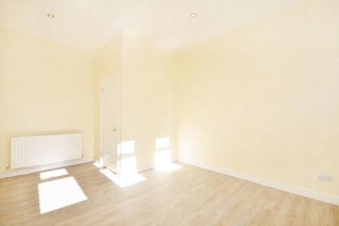 1 bedroom flat to rent, Merton High Street, South Wimbledon, London, SW19