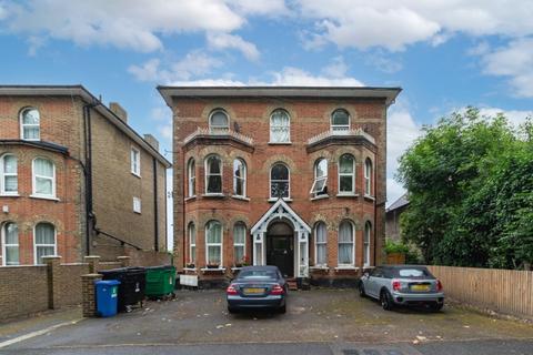 1 bedroom apartment to rent, Woodside Green London SE25