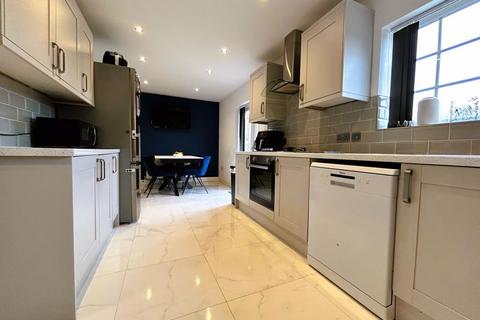 18 Dingle Road, Walsall, WS8 7ED