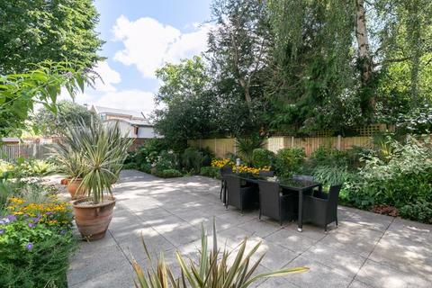 undefined, New Zealand Avenue, Walton-On-Thames