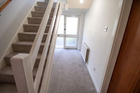 4 bedroom detached house to rent, Hill Side, Bolton BL1