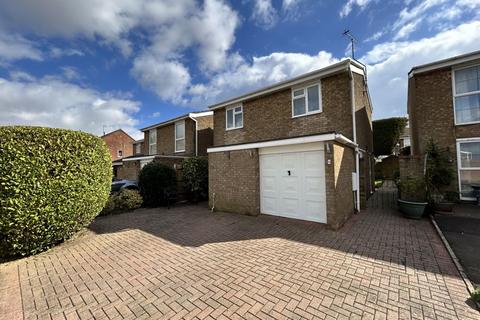 3 bedroom detached house for sale, St Andrews Close, Slip End