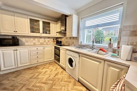 3 bedroom detached house for sale, St Andrews Close, Slip End