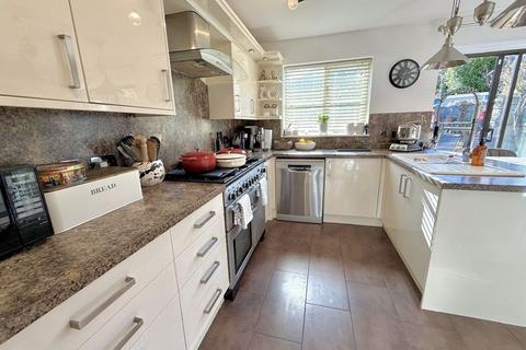 5 bedroom detached house for sale, Woolpack Close, South West Dunstable