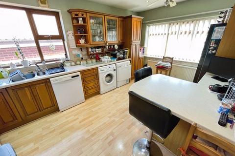4 Whiting Grove, Bolton, BL3 4PU