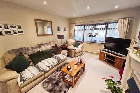 4 Whiting Grove, Bolton, BL3 4PU