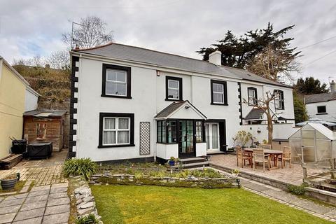 4 bedroom semi-detached house for sale, Laira Avenue, Plymouth. A fabulous 3/4 bedroomed semi detached period 1771 built cottage with lovely garden