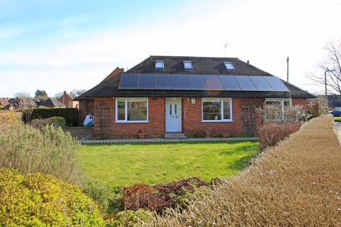 3 bedroom bungalow for sale, 38 Greenfields Crescent, Shifnal. TF11 8EE