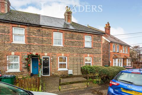 3 bedroom terraced house to rent, Hazelwick Road, Three Bridges