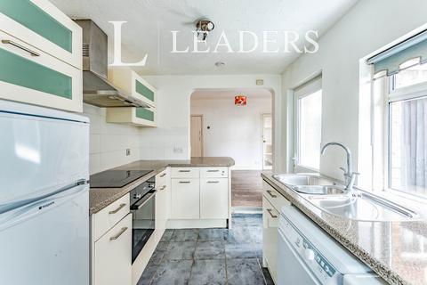 3 bedroom terraced house to rent, Hazelwick Road, Three Bridges